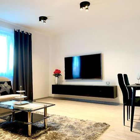 Spacious Apartment Near Hockey And Football Arena Братислава Экстерьер фото