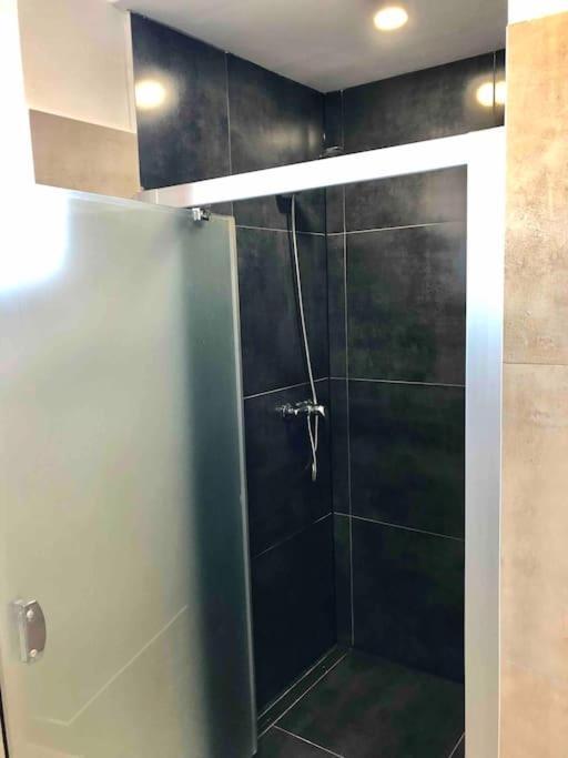 Spacious Apartment Near Hockey And Football Arena Братислава Экстерьер фото