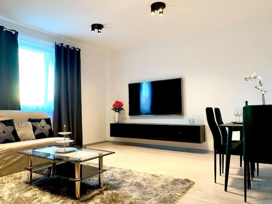 Spacious Apartment Near Hockey And Football Arena Братислава Экстерьер фото