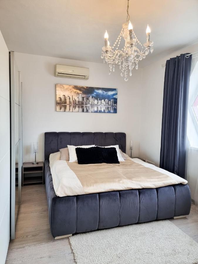 Spacious Apartment Near Hockey And Football Arena Братислава Экстерьер фото
